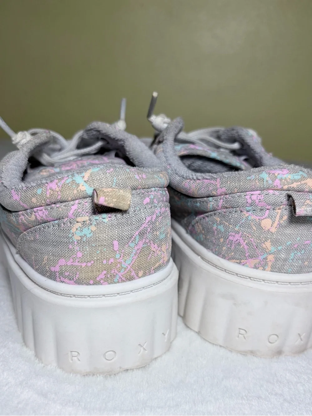 Roxy Women's Gray Sneakers with Pastel Pink & Blue Splatter